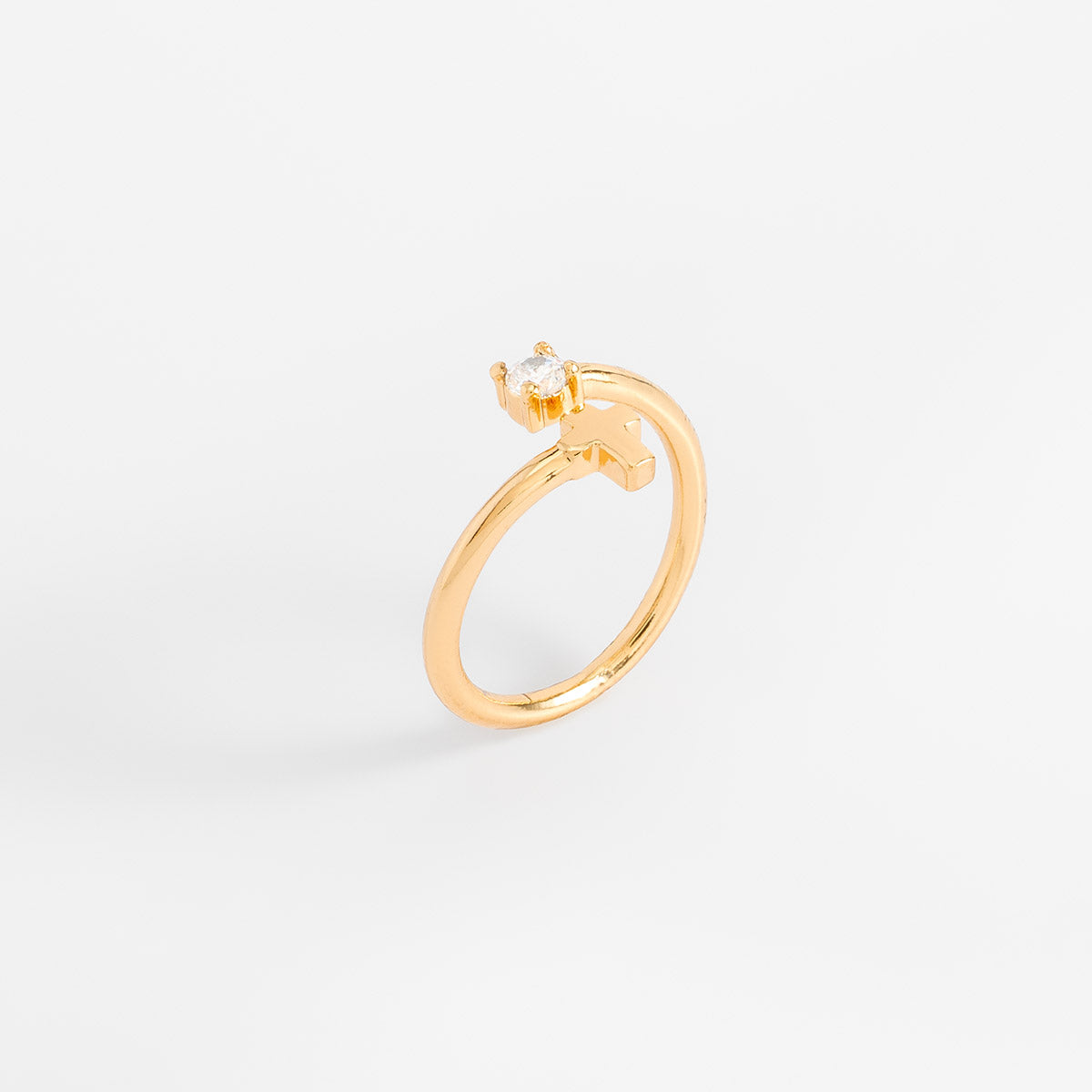 Anillo en baño de oro cruz y piedra toque brillante