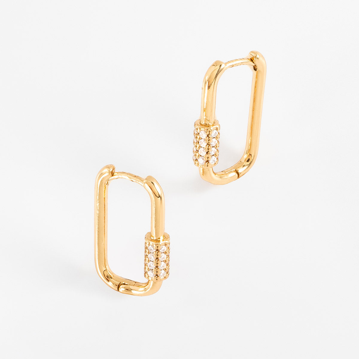 Aretes en baño de oro forma rectangular piedras toque brillante
