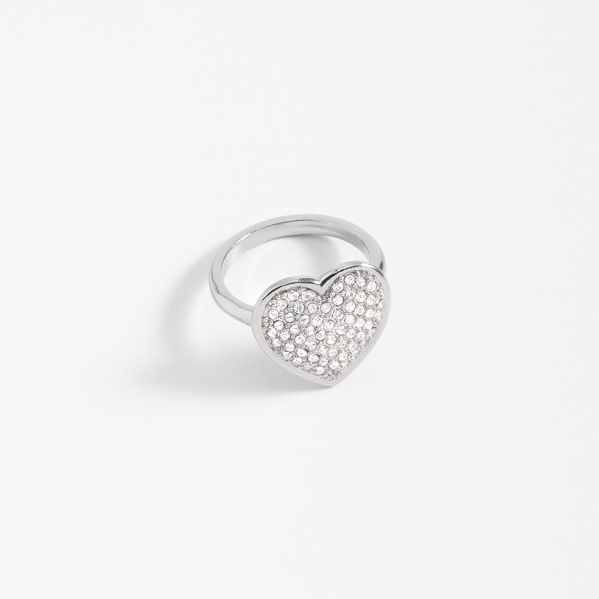 Anillo en baño de rodio corazón con toque brillante moderno
