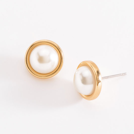 Aretes con media perla incrustada