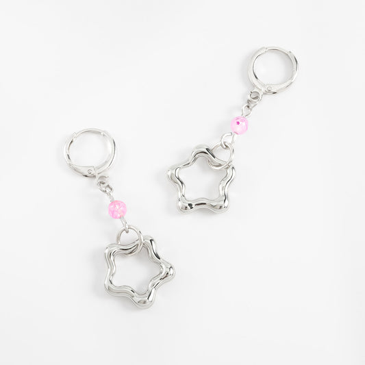 Aretes de flor colgante en baño de rodio