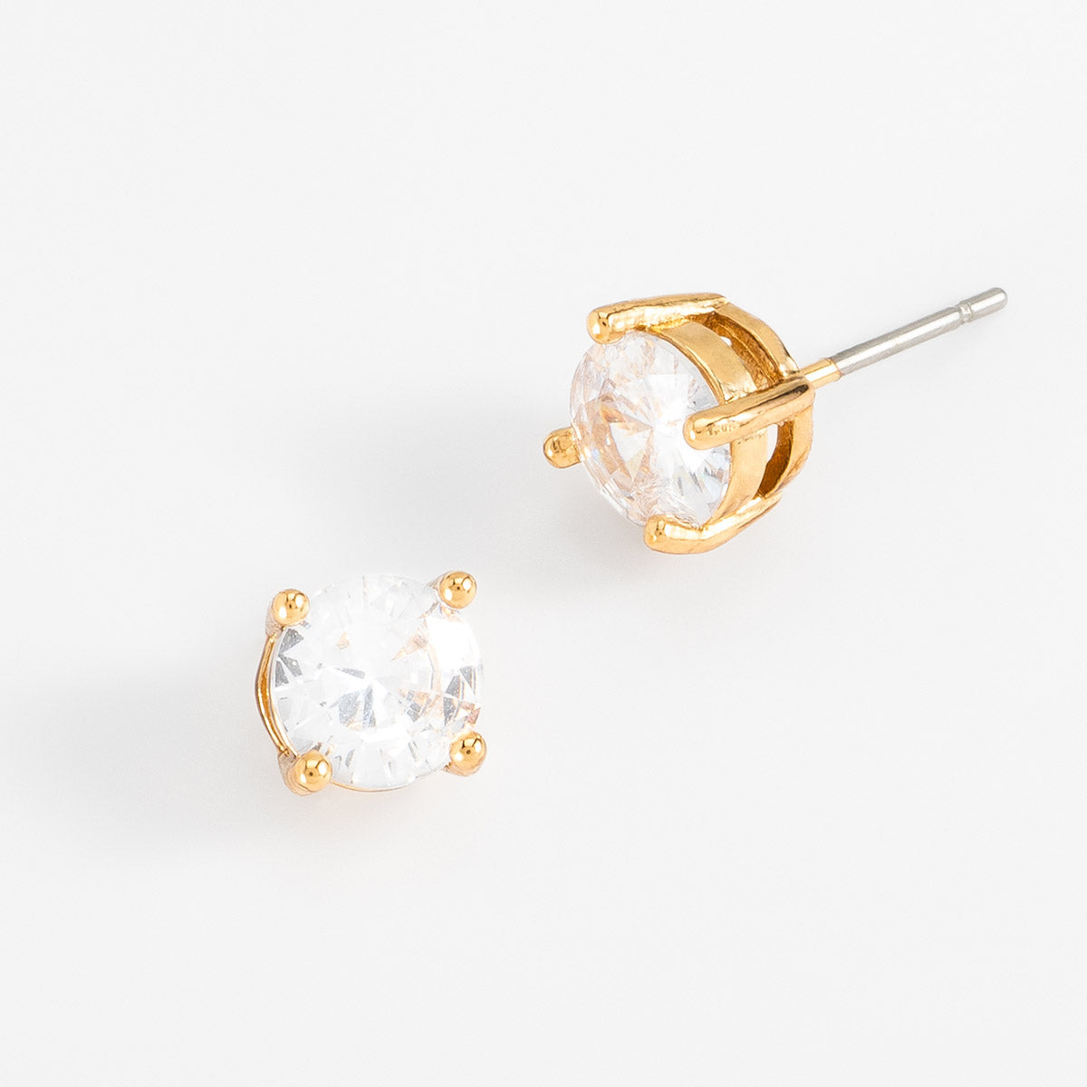Aretes en baño de oro con piedra Diamonice toque brillante