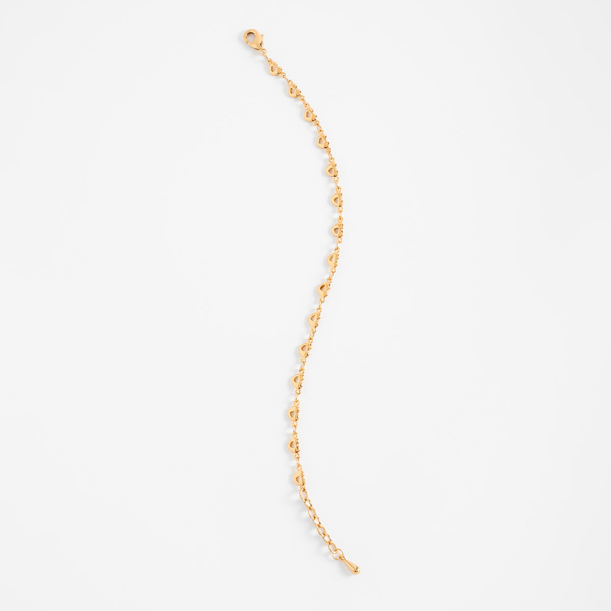 Pulsera en baño de oro con mini corazones calados delicados