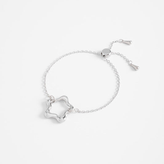Pulsera con dije ondulado moderno