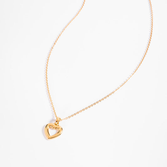 Collar con dije de corazón calado