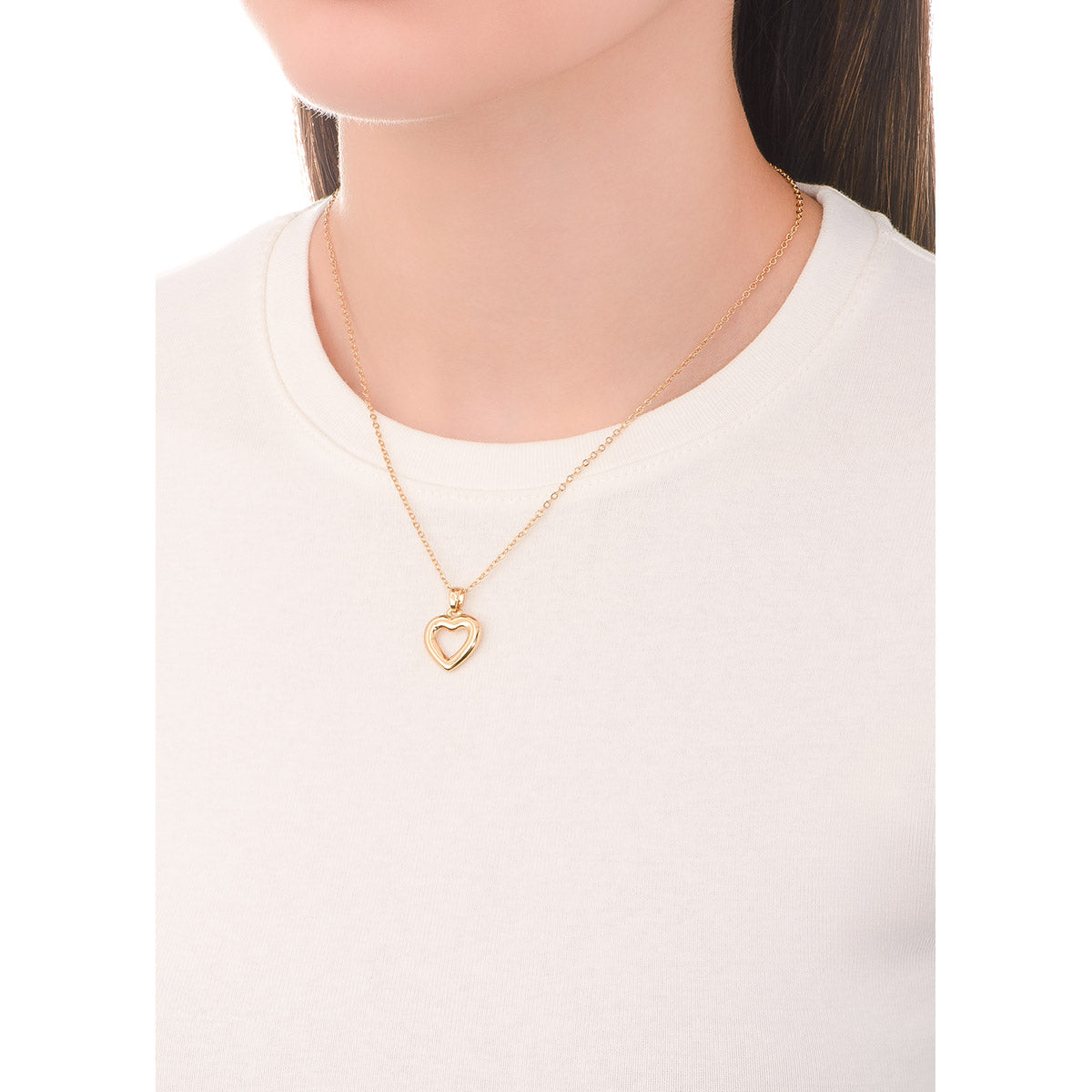 Collar con dije de corazón calado