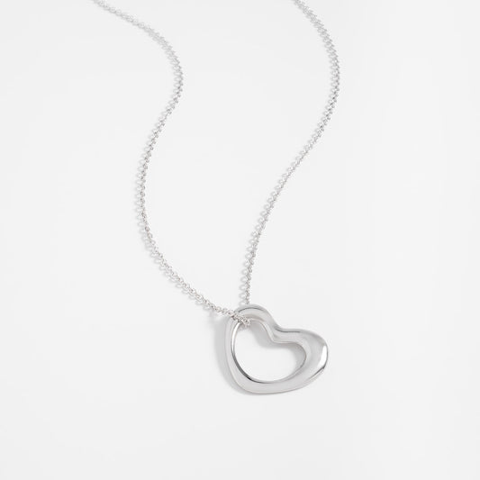 Collar con dije de corazón pulido