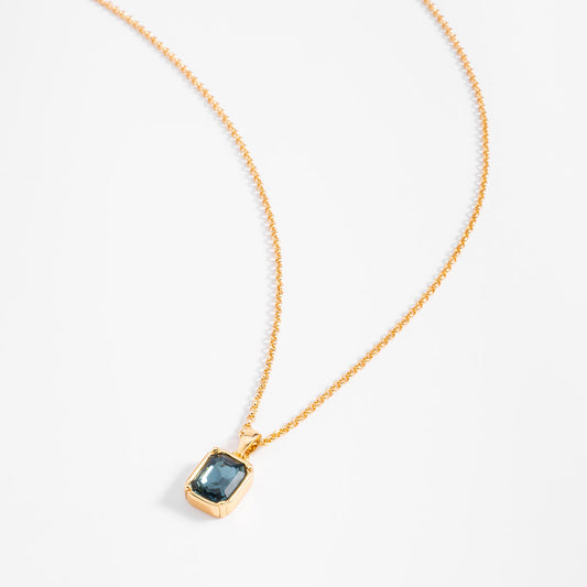 Collar con piedra rectangular