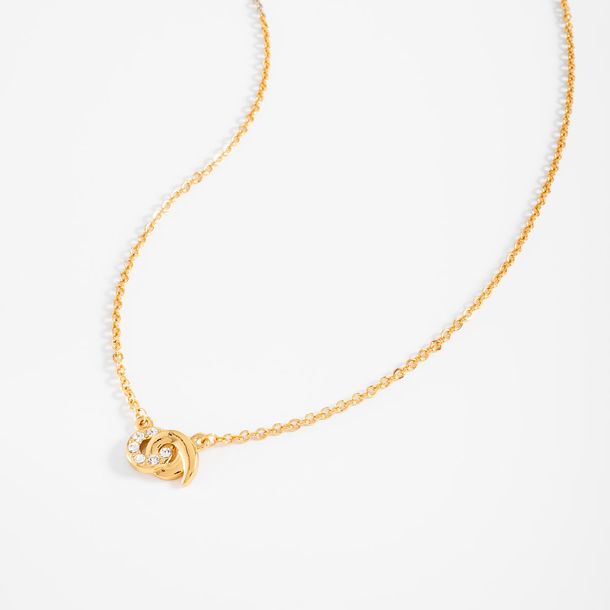 Collar en baño de oro con diseño circular y piedras brillante