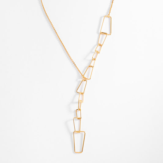 Collar con eslabones geométricos