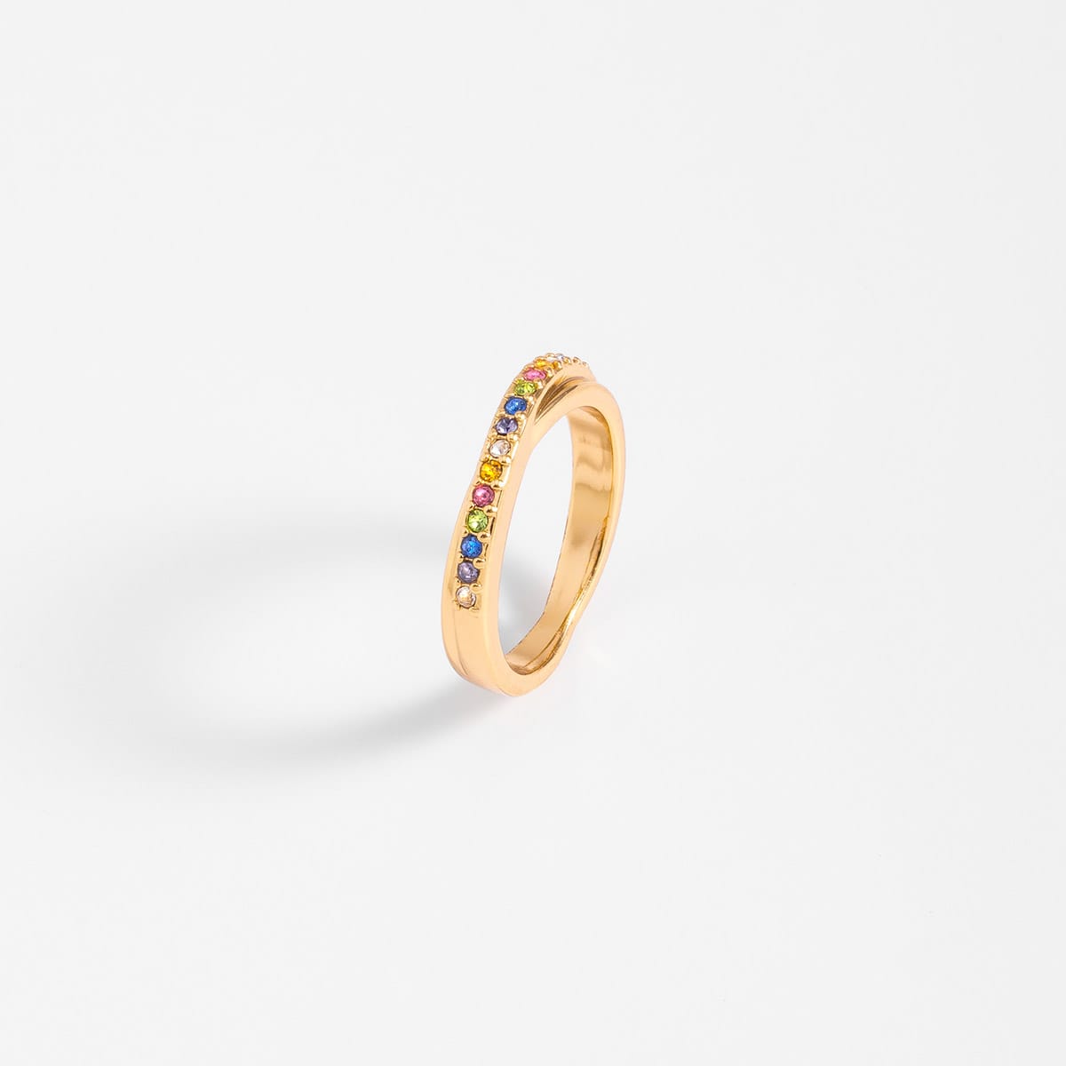 Anillo con piedras de colores